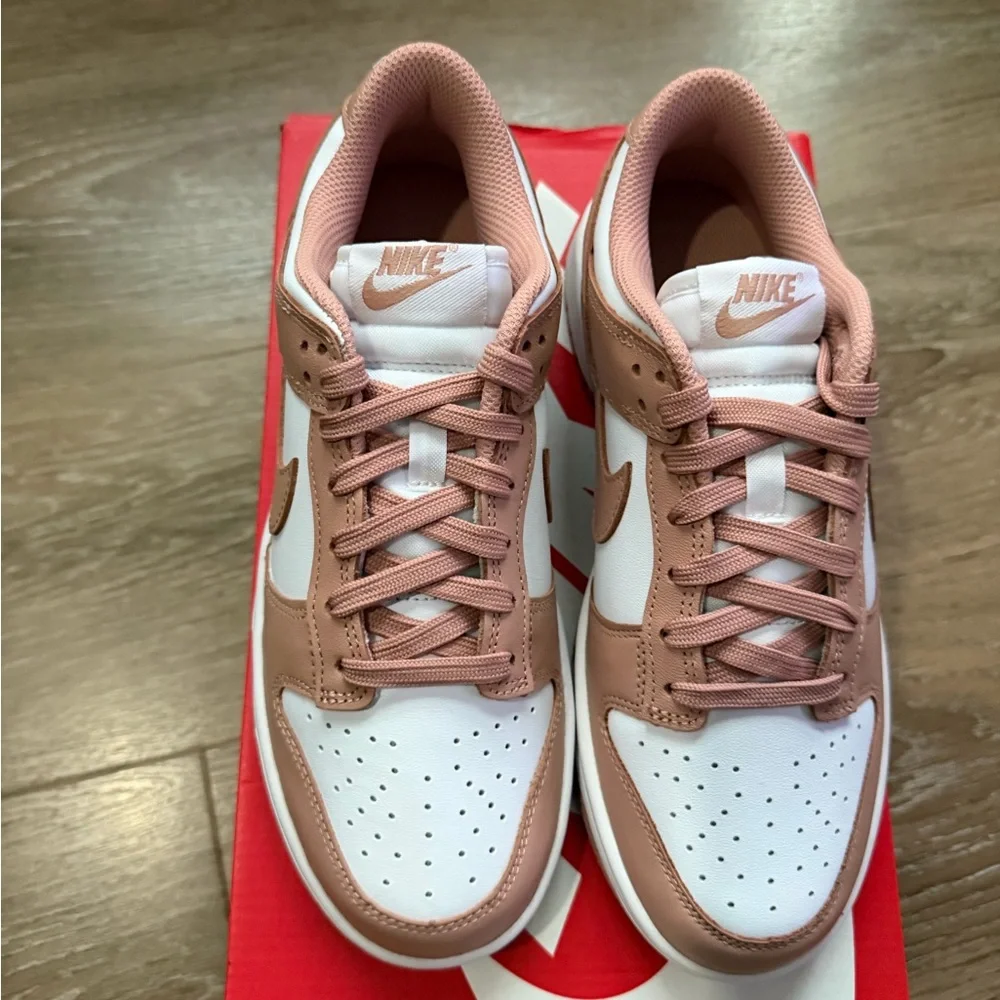 Nike Women's Dunk Low Size 7.5 - Picture 6 of 6